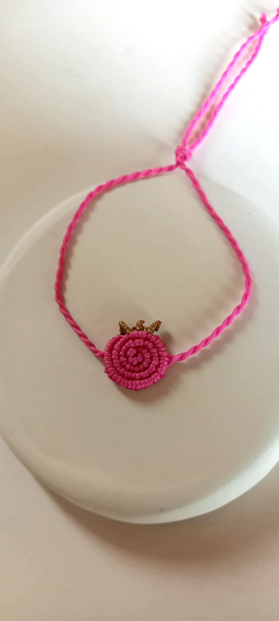 Βραχιόλι - γούρι με μακραμέ ρόδι