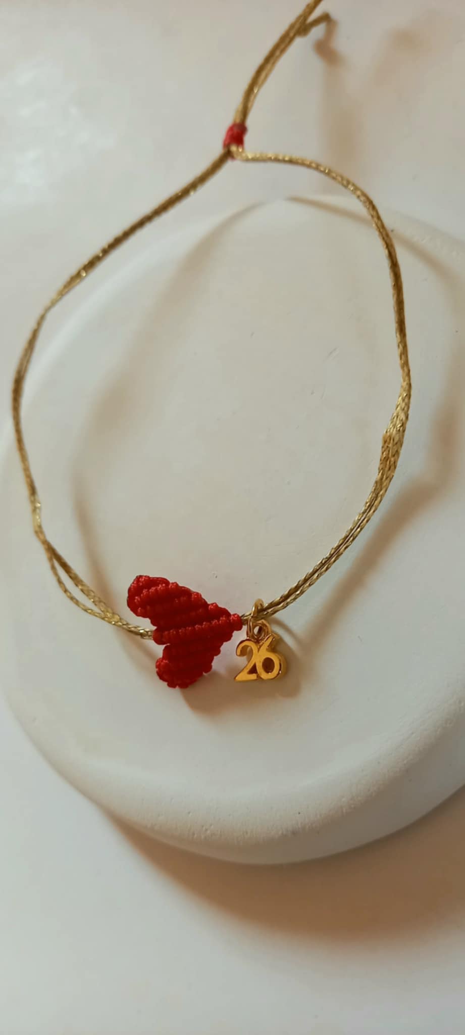 Βραχιόλι - γούρι με μακραμέ καρδιά