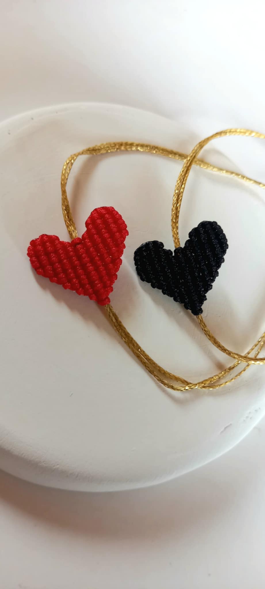 Βραχιόλι με καρδιά μακραμέ