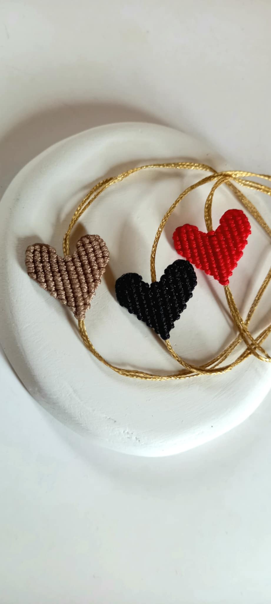 Βραχιόλι με καρδιά μακραμέ