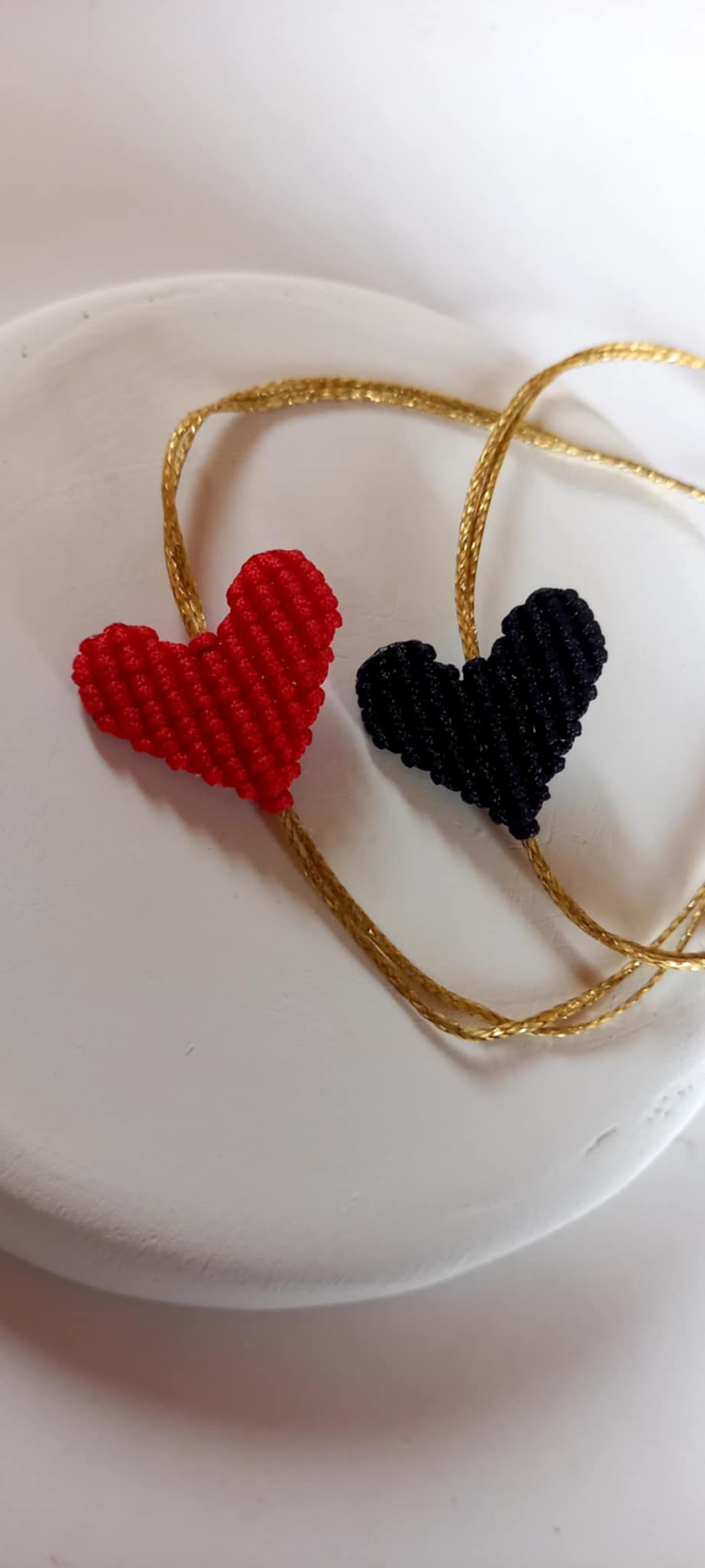 Βραχιόλι με καρδιά μακραμέ