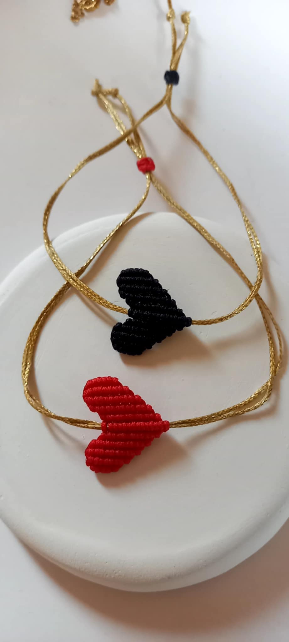 Βραχιόλι με καρδιά μακραμέ