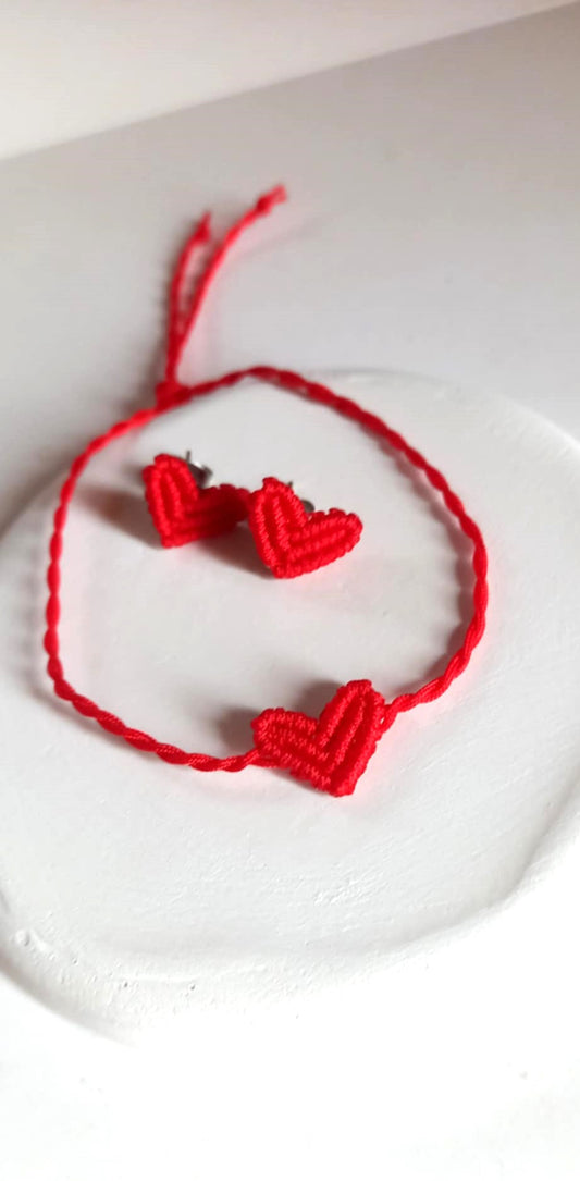 Βραχιόλι με καρδιά μακραμέ