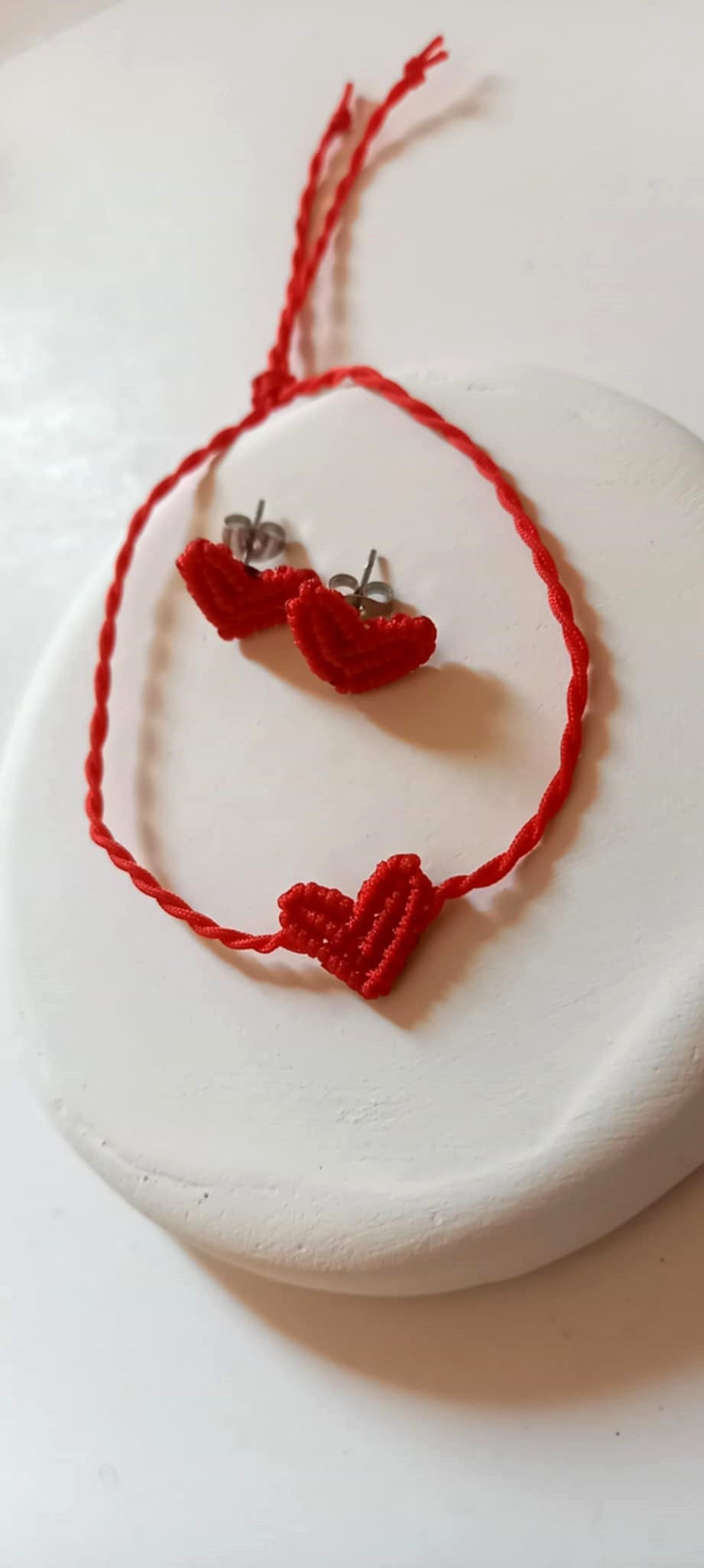 Βραχιόλι με καρδιά μακραμέ