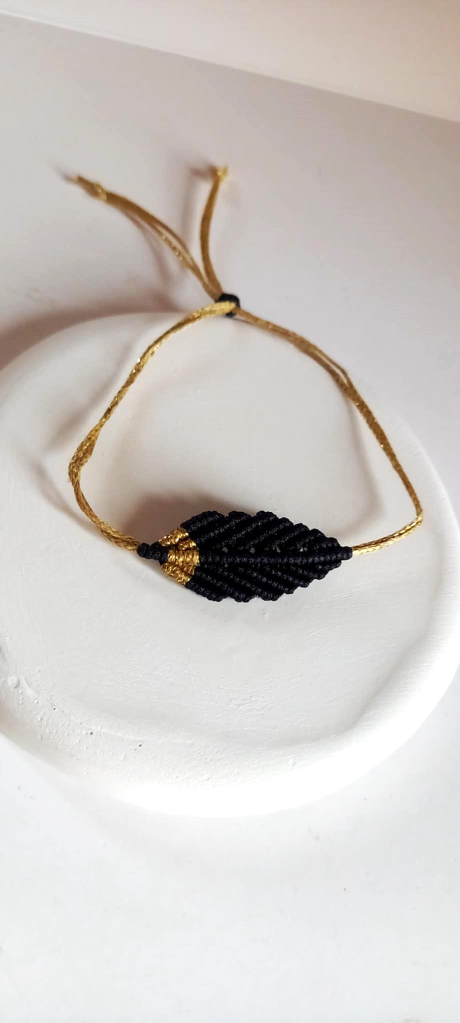 Χειροποίητο βραχιόλι με μακραμέ φύλλο