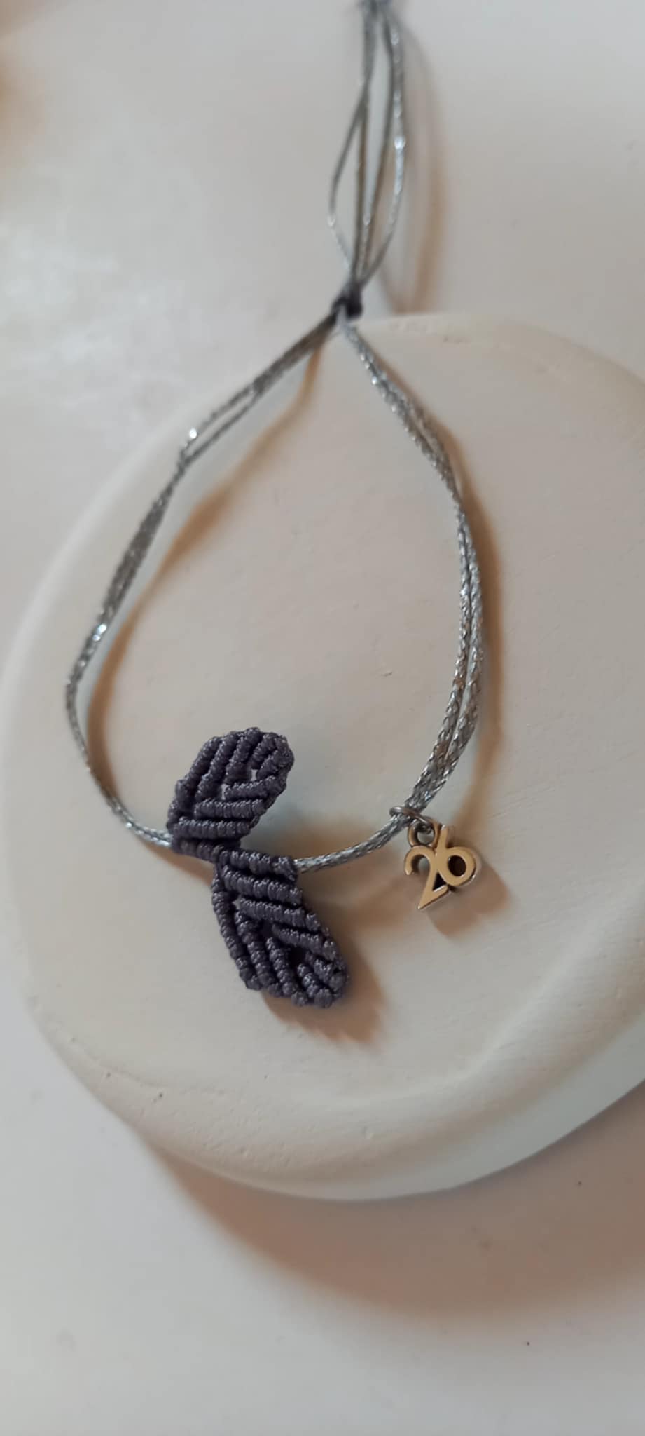 Βραχιόλι - γούρι με μακραμέ φύλλα