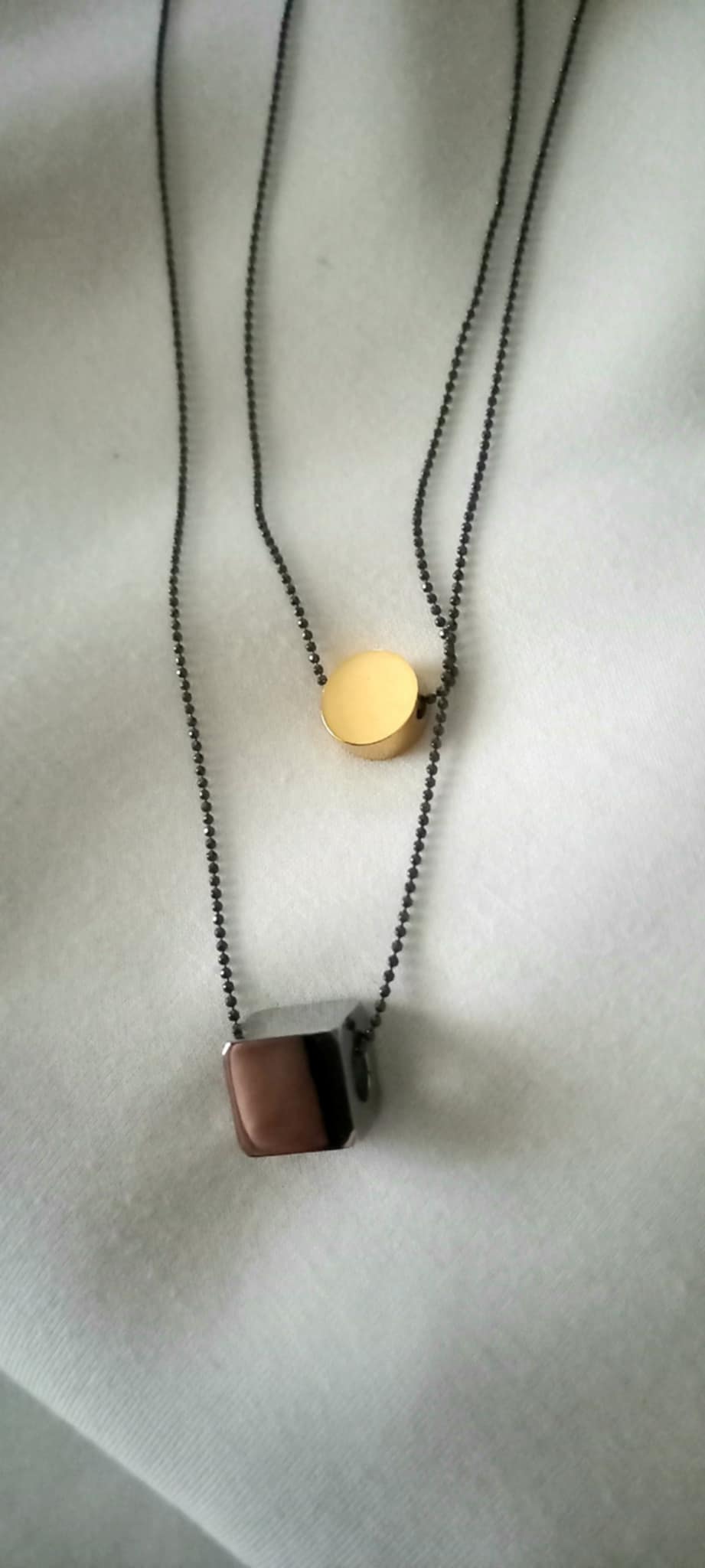 Κολιέ με αλυσίδα και ατσάλινο μοτίφ