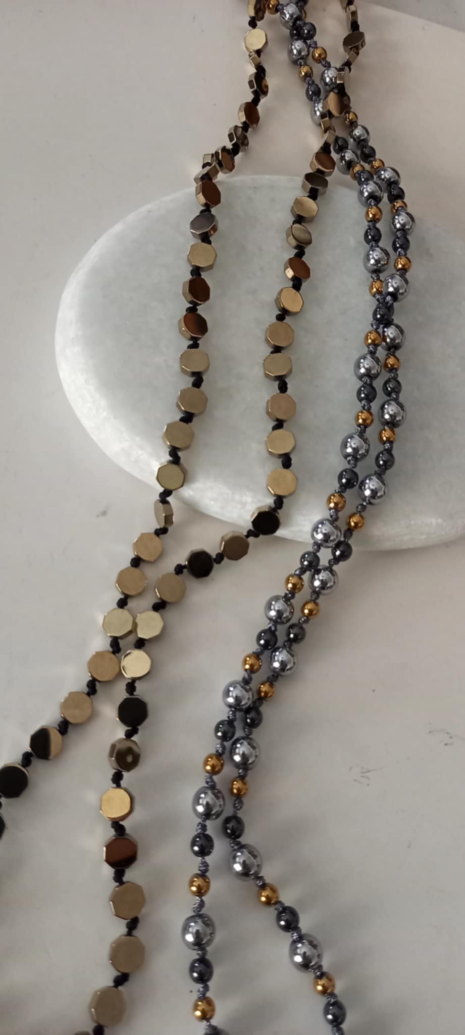 Κολιέ με αιματίτες σε χρυσό χρώμα