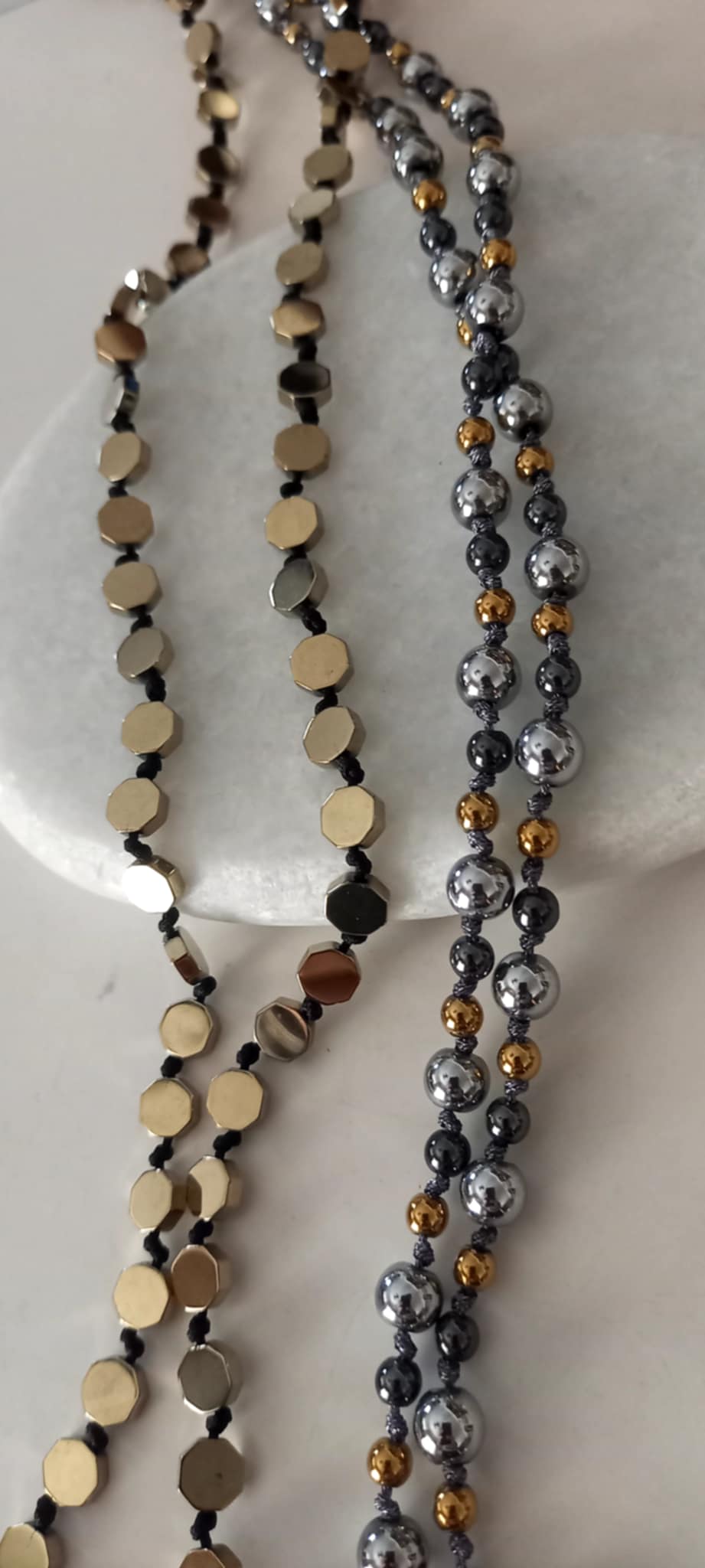 Κολιέ με αιματίτες σε χρυσό χρώμα