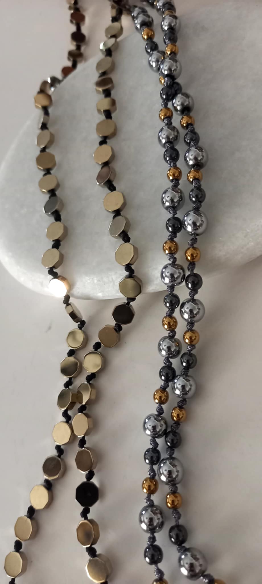 Κολιέ με αιματίτες σε χρυσό χρώμα