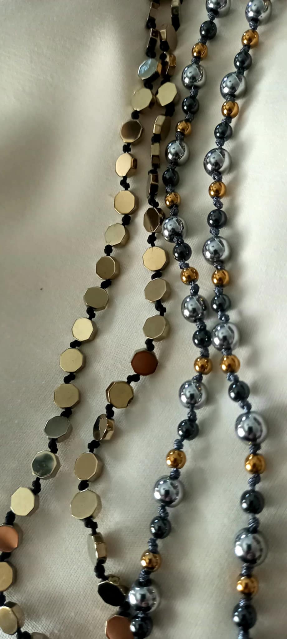 Κολιέ με αιματίτες σε χρυσό χρώμα