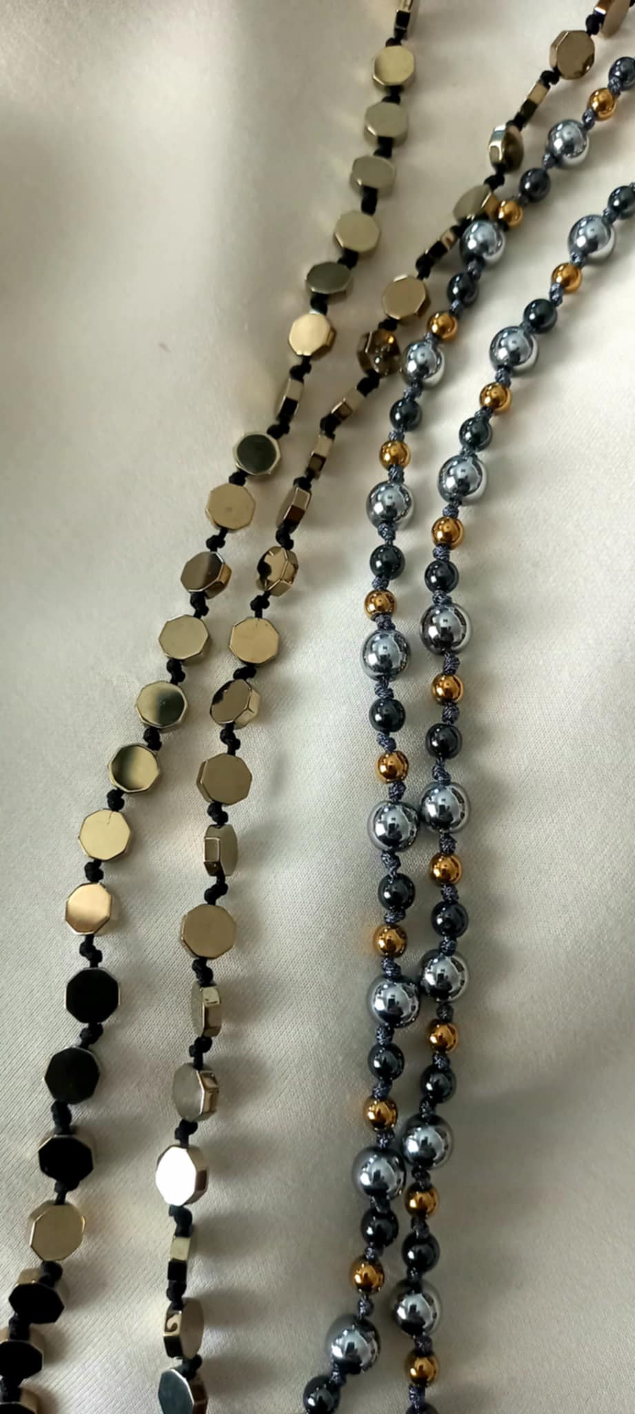 Κολιέ με αιματίτες σε χρυσό χρώμα