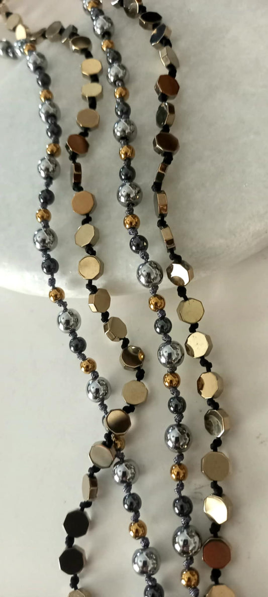 Κολιέ με αιματίτες σε χρυσό χρώμα