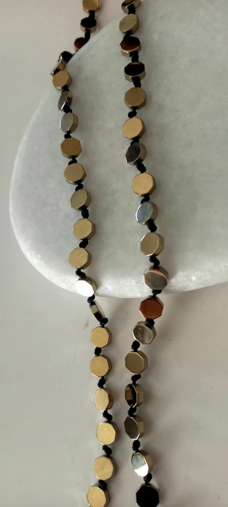 Κολιέ με αιματίτες σε χρυσό χρώμα