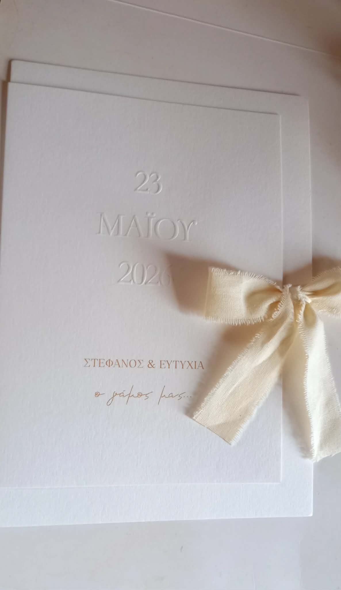 Μπομπονιέρα γάμου με κορδέλα και αποξηραμένα λουλούδια