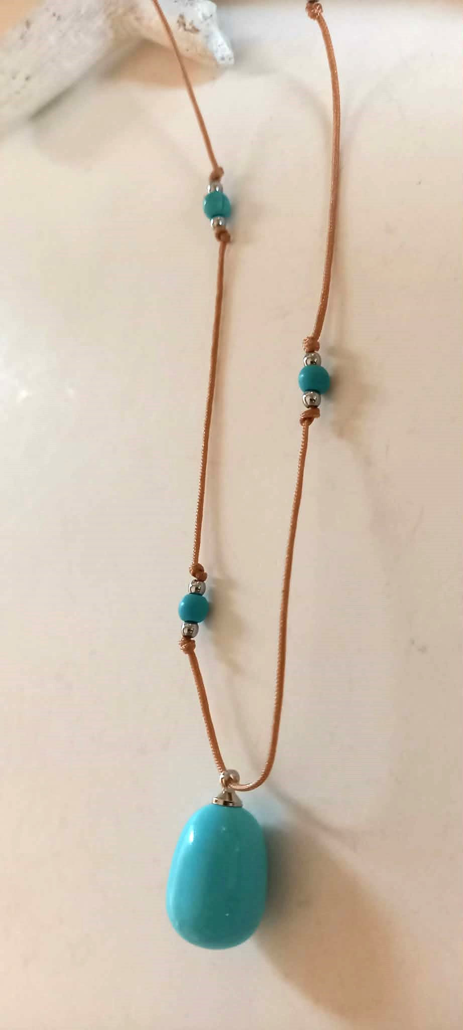 Κολιέ με κορδόνι και αυγό