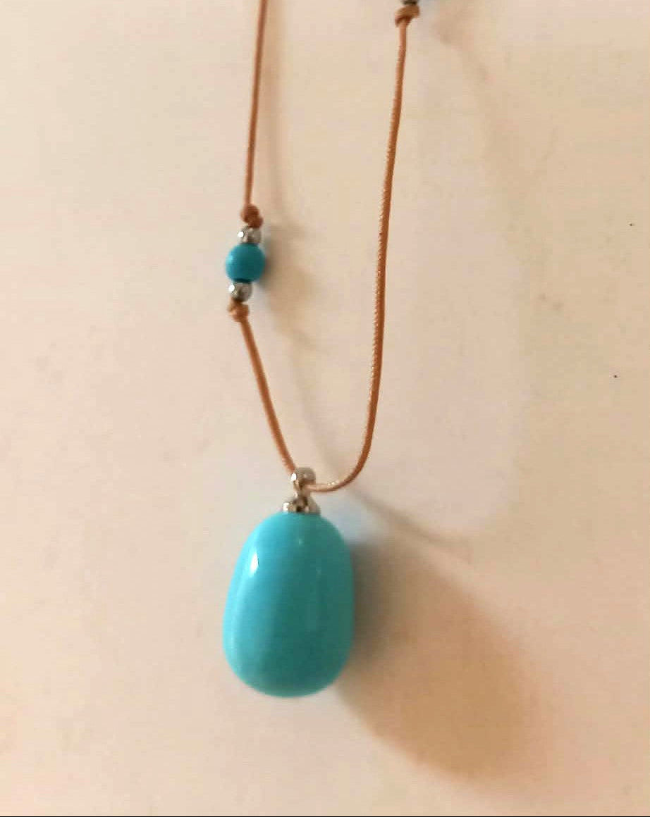 Κολιέ με κορδόνι και αυγό