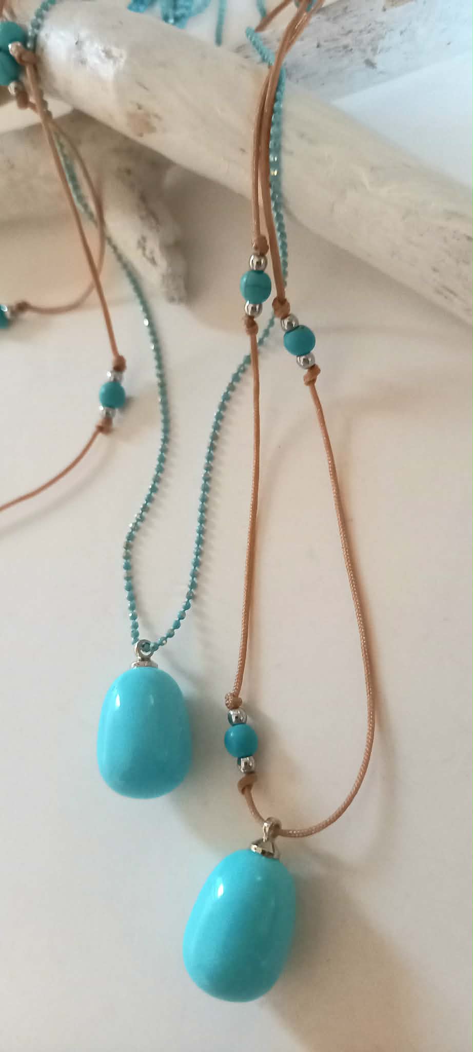 Κολιέ με κορδόνι και αυγό