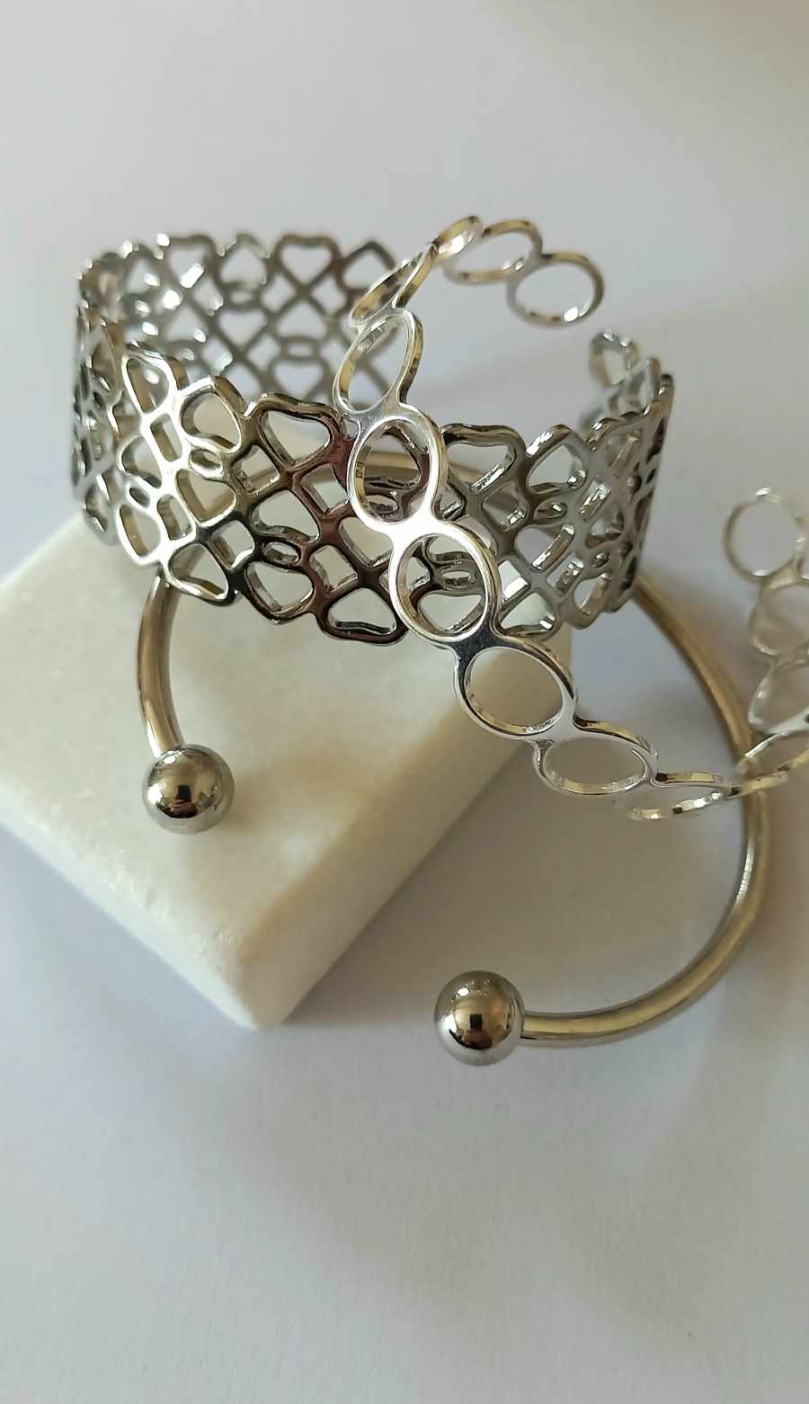 Χειροπέδα με σχέδιο καρδιές