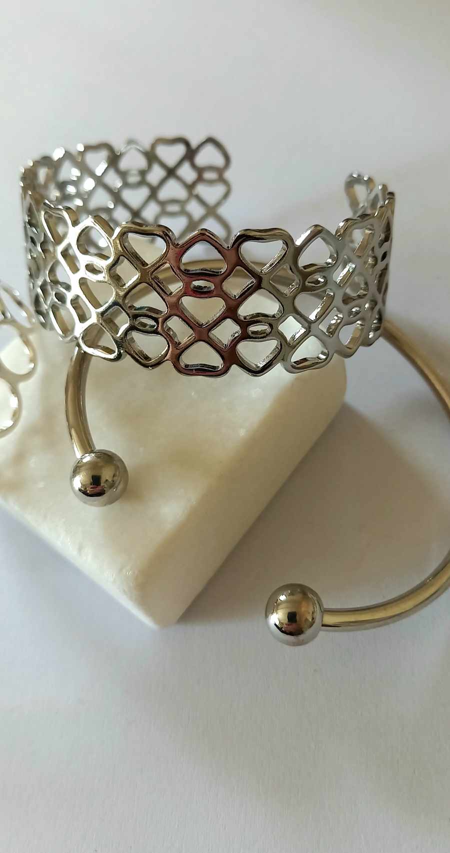 Χειροπέδα με σχέδιο καρδιές