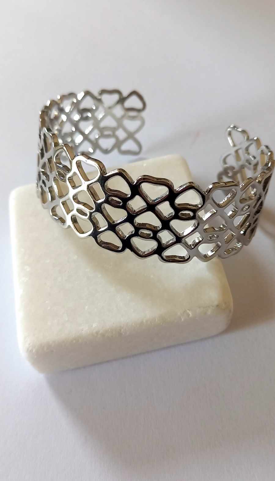 Χειροπέδα με σχέδιο καρδιές