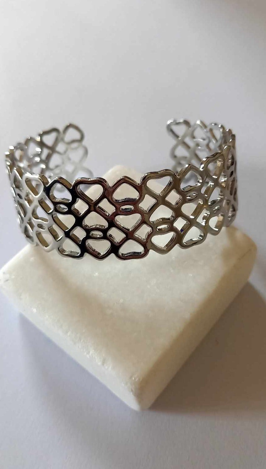 Χειροπέδα με σχέδιο καρδιές