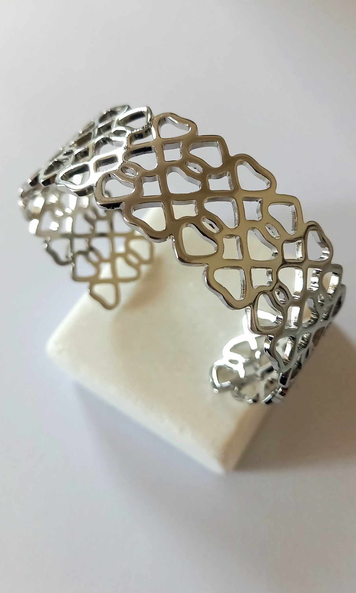 Χειροπέδα με σχέδιο καρδιές