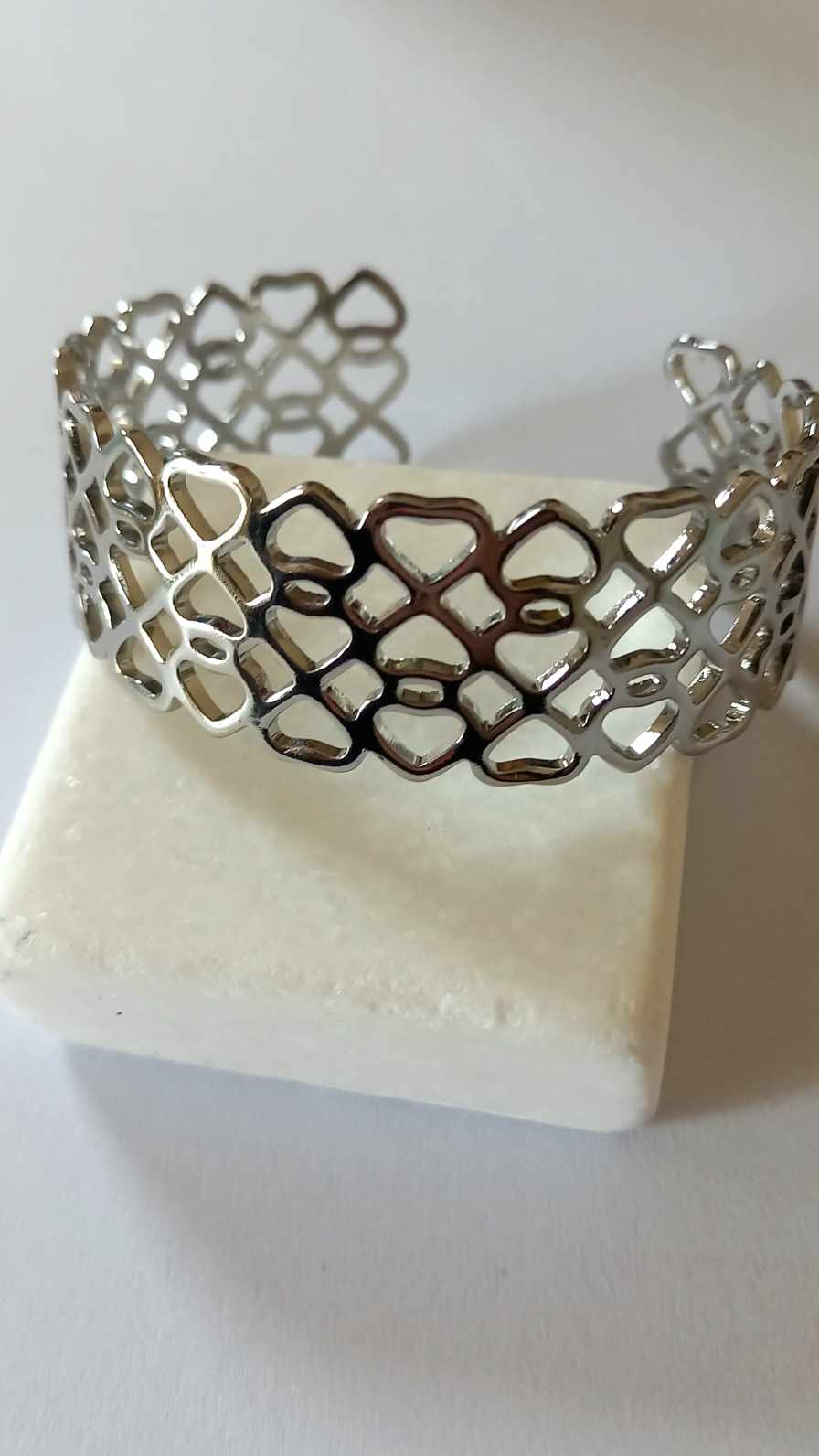 Χειροπέδα με σχέδιο καρδιές