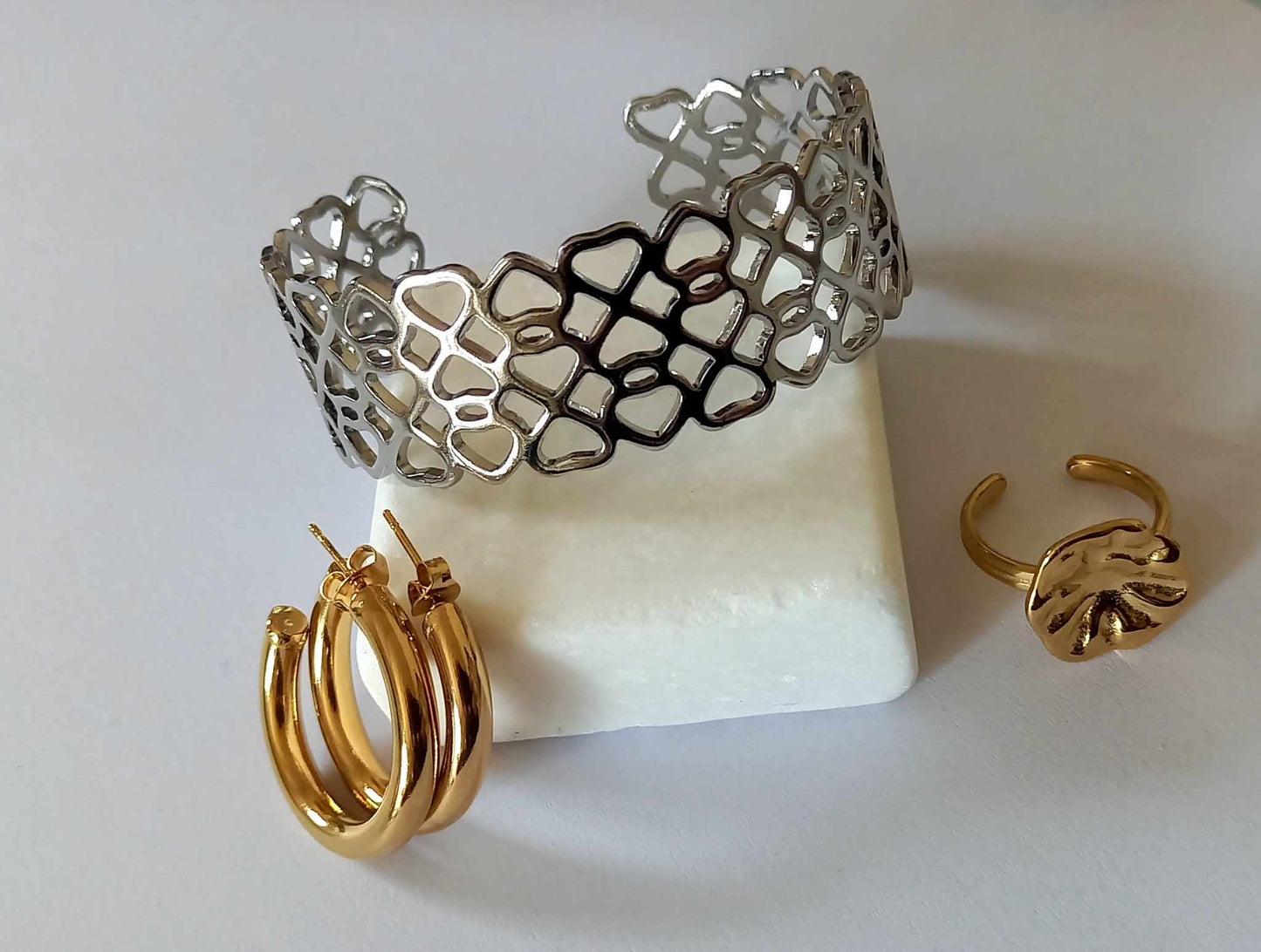 Χειροπέδα με σχέδιο καρδιές