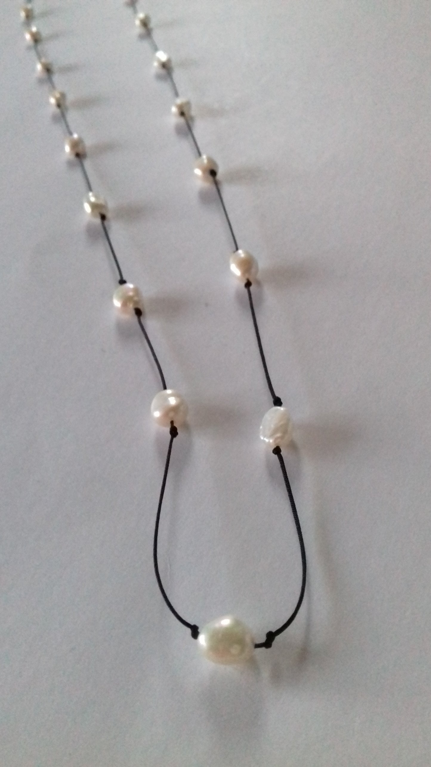 Fresh waterpearl necklace with black cord