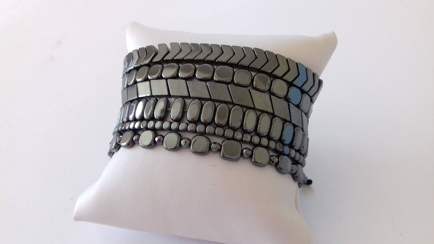 Hematite stones macrame bracelet