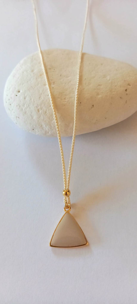 Κολιέ με κορδόνι και στοιχείο με σμάλτο