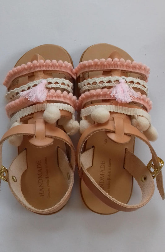 Χειροποίητα δερμάτινα παιδικά πέδιλα με πον πον και φουντίτσες