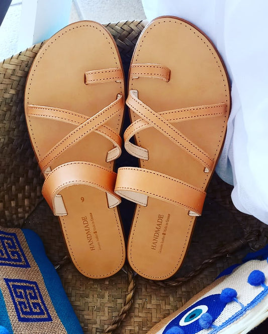 Χειροποίητα δερμάτινα σανδάλια με χιαστί λουράκια